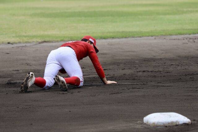 코치들과 선수들이 굵은 땀방울을 흘리고 있다./SSG 랜더스