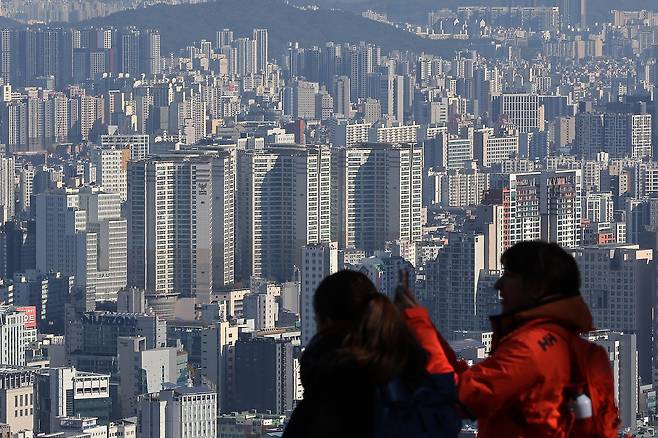 지난 3일 남산에서 바라본 서울시내 아파트 단지.[연합]