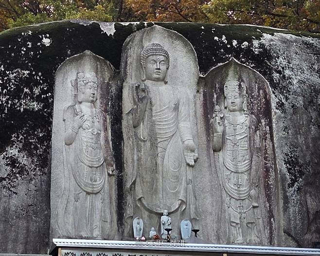 불암사 마애삼존불