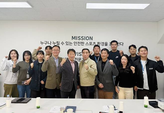 [서울=뉴시스] 대한사이클연맹, 스포츠안전재단과 '안전한 사이클 경기 및 자전거 타기 환경 조성'을 위한 간담회 개최. (사진=대한사이클연맹 제공) *재판매 및 DB 금지