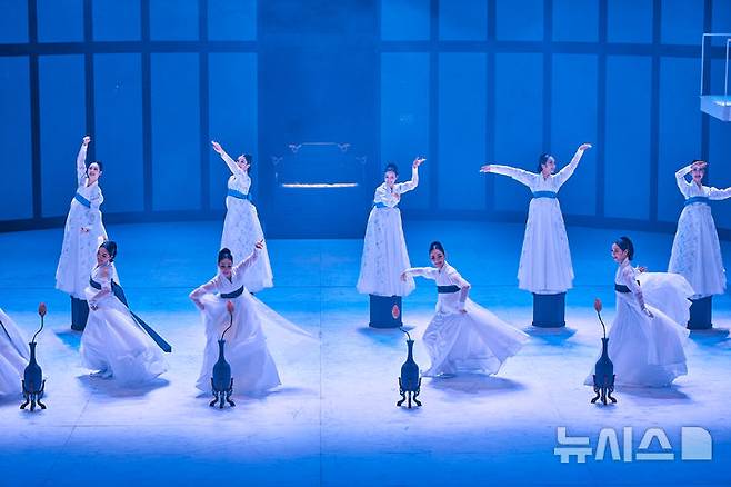 [서울=뉴시스]국립국악원 무용단 무용극 '춘향단전' 공연 장면. (사진=국립국악원 제공)