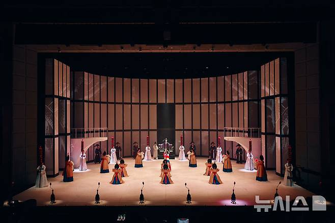 [서울=뉴시스]국립국악원 무용단 무용극 '춘향단전' 공연 장면. (사진=국립국악원 제공)