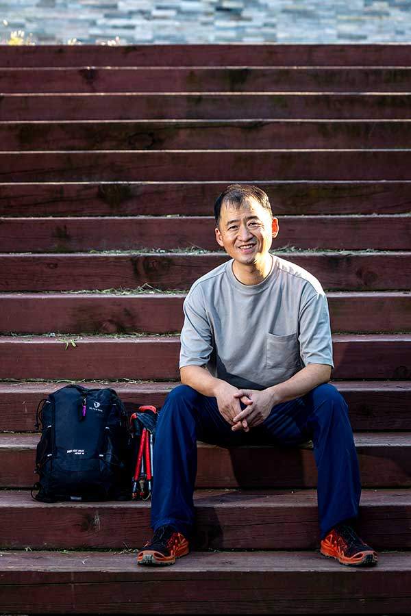 선한 인상의 이호민씨. 그는 극한의 장거리 산행에서도 낙오하는 이 없이 함께 가려는 주의를 천명하고 있다.