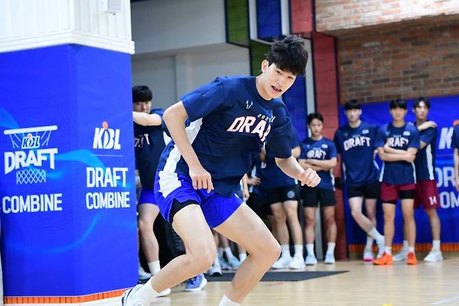 연세대 이유진이 지난달 16일 서울 강남구 KBL센터에서 열린 2025 신인드래프트 컴바인에서 체력을 측정하고 있다. KBL 제공