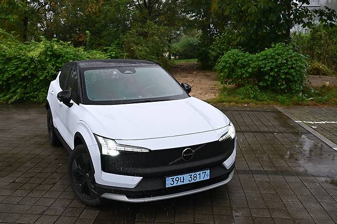 볼보 EX30CC. 사진: 김학수 기자