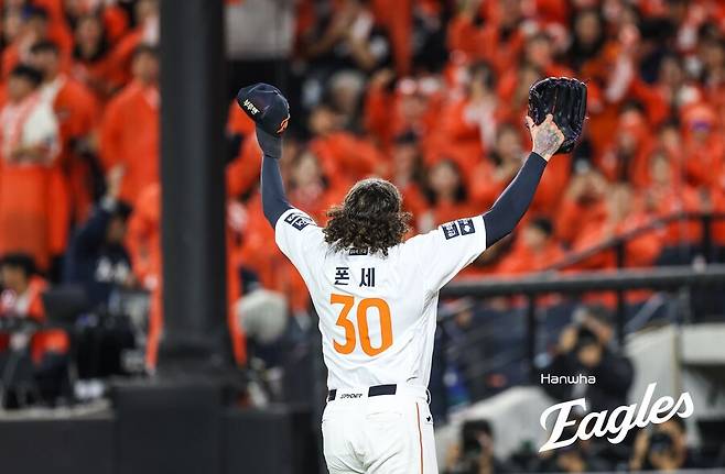 ▲ 아내 출산 때문에 당분간 한국에 남아 메이저리그 구단들의 제안을 기다릴 코디 폰세 ⓒ한화이글스