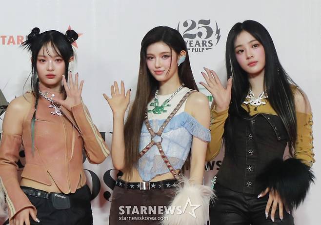 걸그룹 뉴진스가 14일 필리핀 아레나에서 열린 '2023 아시아 아티스트 어워즈 인 필리핀'(2023 Asia Artist Awards IN THE PHILIPPINES, 이하 '2023 AAA') 레드카펫 행사에 참석해 포즈를 취하고 있다. /2023.12.14 /사진=이동훈