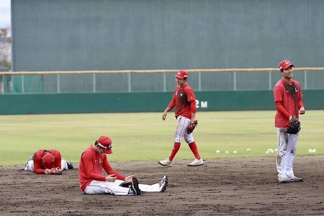 '펑고 지옥'에 빠진 SSG 내야수 [SSG 랜더스 제공. 재판매 및 DB 금지]