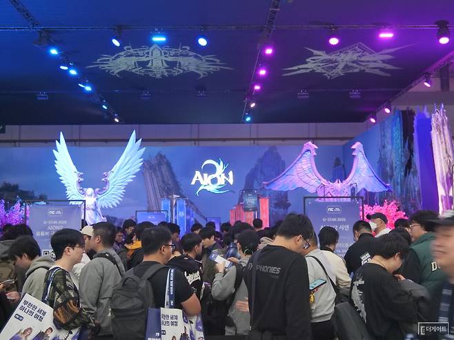 전시관 한 켠에 늘어선 '아이온2' 체험을 위한 대기 행렬. (사진=더게이트 박승민 기자)