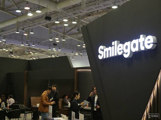 벡스코 제2전시관에 설치된 스마일게이트 B2B 부스. 사진=박승민 기자