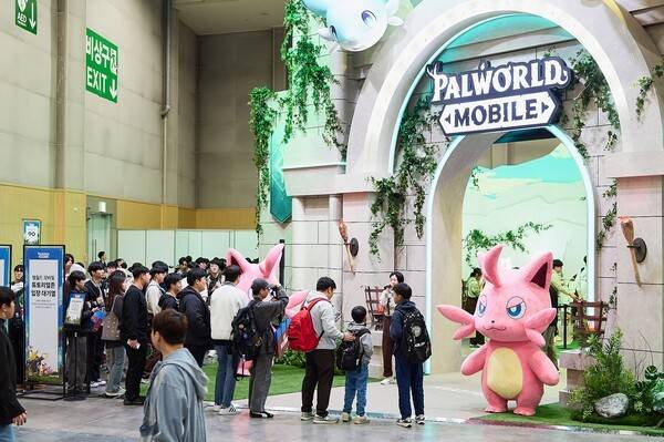 크래프톤이 부산 벡스코에서 열린 국제 게임 전시회 '지스타(G-STAR) 2025'에서 신작 '팰월드 모바일(Palworld Mobile)'을 비롯한 다양한 체험형 콘텐츠로 관람객들의 뜨거운 호응을 얻었다. (지스타 2025 부스에 관람객 몰려 '현장 열기 최고조'). /사진=크래프톤