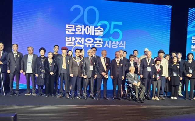 최신규 40년 이상 완구 및 콘텐츠 개발에 매진한 뒤 2세 경영으로 맡기고 자신은 대중음악 분야로 영역을 넓혀가고 있다. 그는 최근 열린 '2025 문화예술발전유공 시상식'에서 화관 문화훈장을 받았다. /초이랩