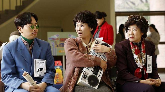 '응답하라 1988'은 쌍문동의 풍경과 그곳에 사는 여러 가족의 이야기를 생생하게 담아냈다