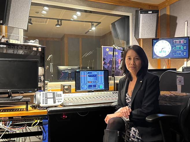 베이 팡 자유아시아방송(RFA) 대표 겸 최고경영자(CEO)가 지난 10일 워싱턴 DC의 RFA 한국어 방송 스튜디오에서 본지와 인터뷰를 하고 있다. /워싱턴=김은중 특파원