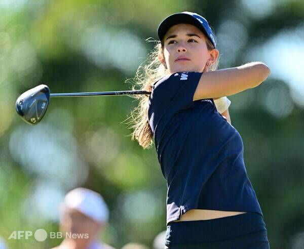 2025년 미국여자프로골프(LPGA) 투어 '디 안니카 드리븐 바이 게인브리지 앳 펠리컨'에 출전한 '도널드 트럼프 미국 대통령의 손녀'인 아마추어 선수 카이 트럼프(미국)가 1라운드에서 경기하는 모습이다. 사진제공=ⓒAFPBBNews = News1 (사진을 무단으로 사용하지 마십시오.)