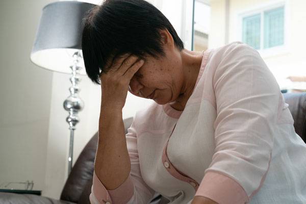 깊은 잠이 줄고 새벽에 깬다면 수면장애일 가능성이 크다. / 사진 = 클립아트코리아