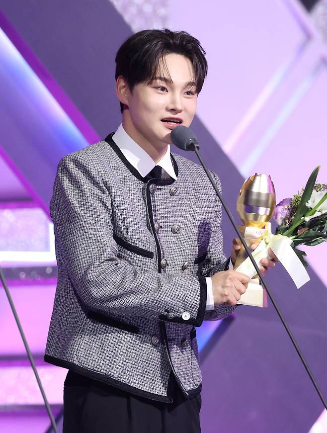 [포토] 박서진, 베스트 트롯 퍼포먼스상 수상