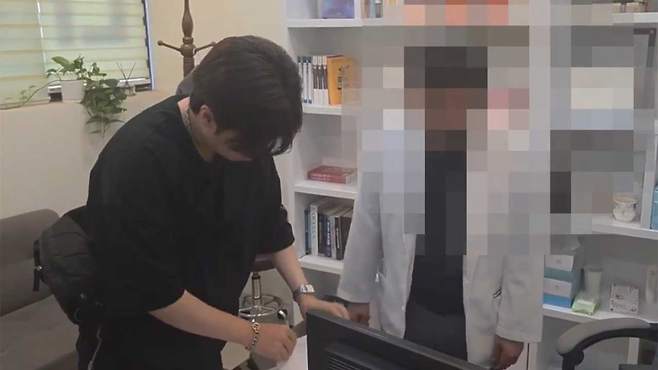 병원 압수수색하는 경찰 [연합뉴스/서울경찰청 형사기동대 제공]