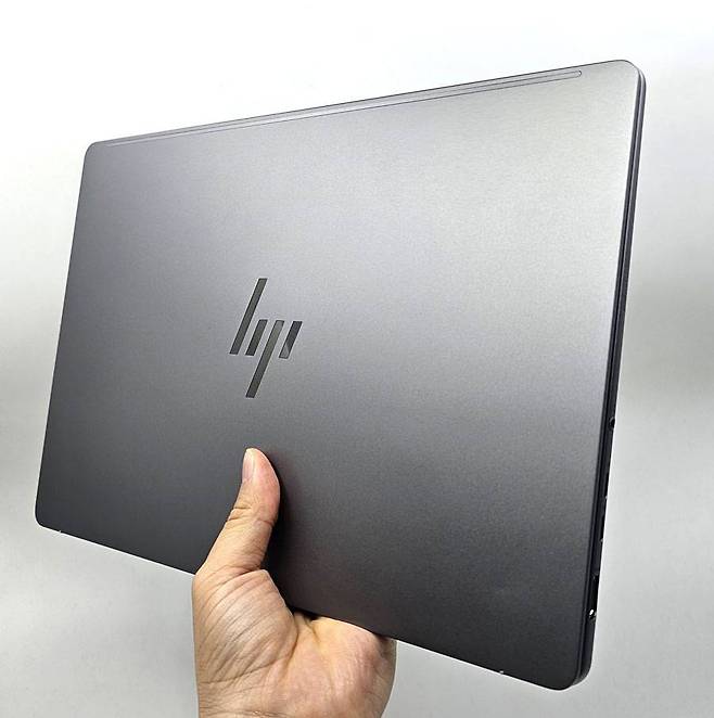 HP Z북 울트라 G1a(HP Zbook Ultra G1a, BE3N4PT) 모바일 워크스테이션 PC / 출처=IT동아