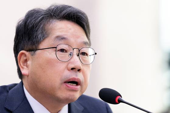 노만석 검찰총장 권한대행은 12일 대장동 1심 판결 항소 포기 사태의 책임을 지고 사의를 표명했다. 뉴스1