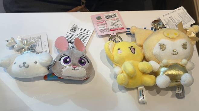 The two plushies on the left are harder to win because they only have faces. [WOO JI-WON]