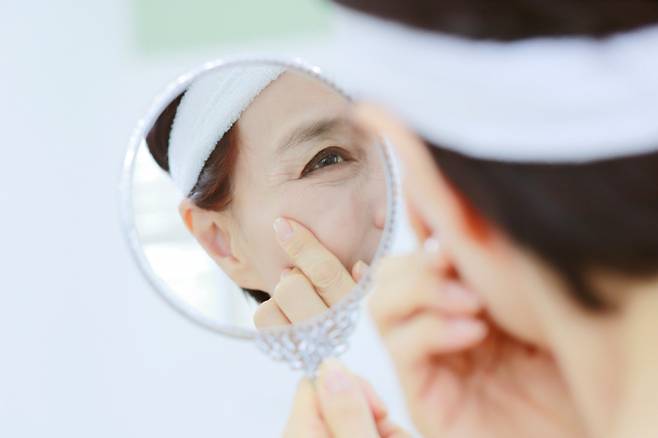 주름살을 없앨 수 있는 방법이 주목된다. 사진은 기사 내용과는 무관함. /사진=클립아트코리아