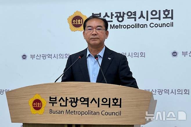 조병길 사상구청장이 13일 부산시의회 브리핑룸에서 기자회견을 하고 있다./사진=뉴시스DB