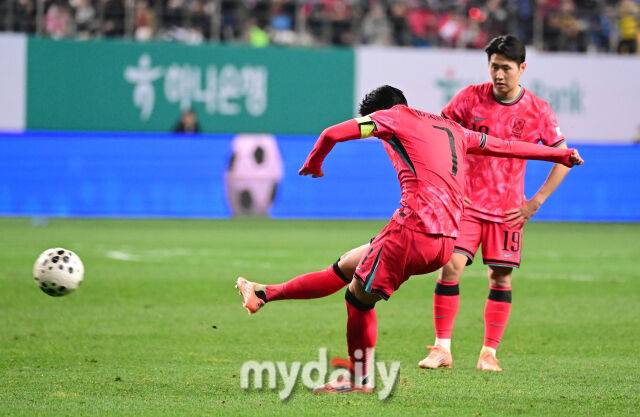 2025년 11월 14일 오후 대전월드컵경기장에서 대한민국과 볼리비아의 친선경기가 열렸다.손흥민이 후반전 골을 넣고 있다./대전월드컵경기장=유진형 기자