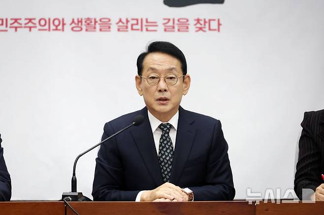 [서울=뉴시스] 김명년 기자 = 김도읍 국민의힘 정책위의장이 31일 오전 서울 여의도 국회에서 열린 국정감사 대책회의에서 발언하고 있다. 2025.10.31. kmn@newsis.com