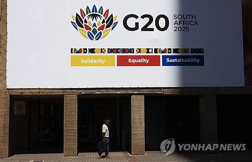 남아공 요하네스버그 시내 G20 광고판 [EPA=연합뉴스 제공]