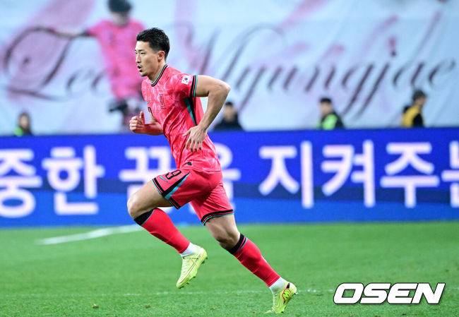 [OSEN=대전, 최규한 기자] 14일 오후 대전월드컵경기장에서 대한민국과 볼리비아의 축구 국가대표팀 평가전이 열렸다.홍명보호는 내년 6월 열리는 2026 국제축구협회(FIFA) 북중미월드컵을 앞두고 월드컵 남미 예선에서 7위를 거두며 플레이오프에 진출한 볼리비아를 상대로 본선에서의 경쟁력을 시험할 기회를 갖는다.후반 한국 조규성이 교체 투입 되고 있다. 2025.11.14 / dreamer@osen.co.kr