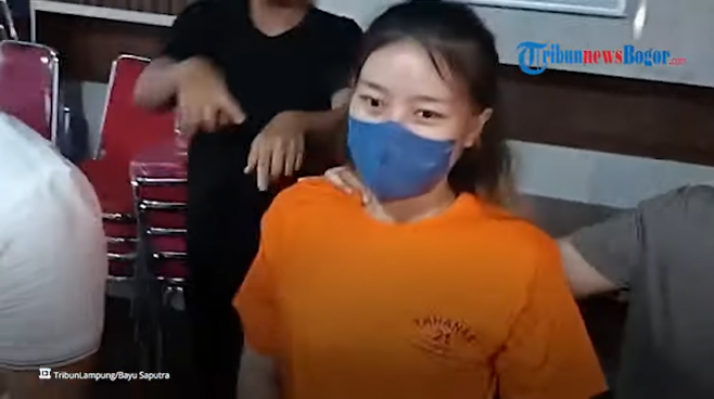 불륜 상대남의 신체 부위를 흉기로 공격한 인도네시아 여성 윈디 신티아(28). 트리뷴뉴스 보고 유튜브 캡처