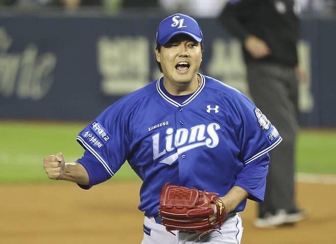 KIA 조상우, 한화 김범수, 삼성 김태훈은 2026시즌 FA 시장에서 주목 받는 순수 불펜투수다. 이들 중 첫 계약자의 계약 규모가 불펜투수의 가치를 매기는 기준이 될 수 있기에 관심이 집중되고 있다. 투구를 마친 뒤 환호하는 삼성 김태훈. 뉴시스