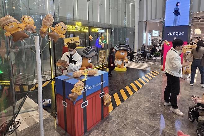 - 지하 2층에는 포토존이 마련됐다