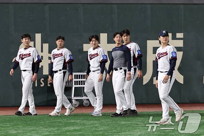 곽빈을 비롯한 야구 국가대표팀 선수들이 14일 오후 일본 도쿄돔에서 월드베이스볼클래식(WBC) 대비 한일 평가전을 앞두고 훈련하고 있다. 2025.11.14/뉴스1 ⓒ News1 구윤성 기자