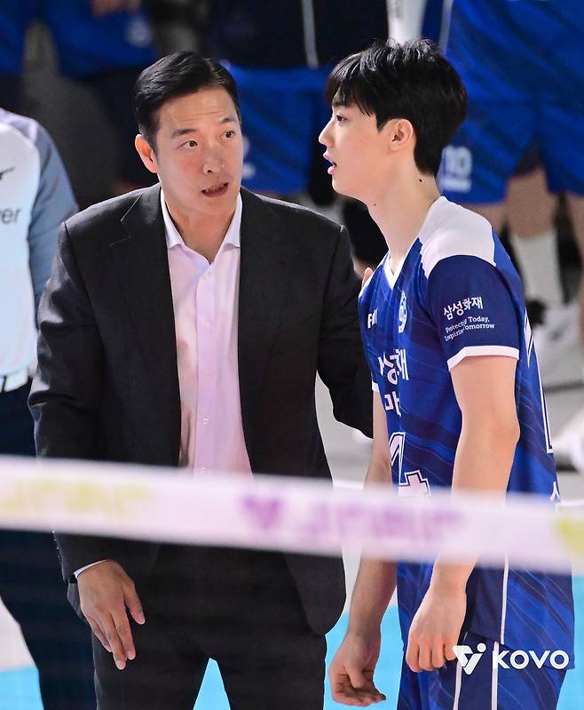 삼성화재 김상우 감독과 신예 이우진. (KOVO 제공)