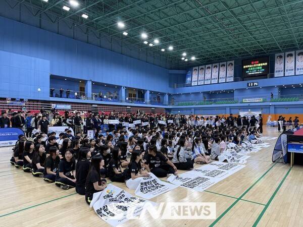 15일 오전 경남 밀양시배드민턴경기장에서 열린 '제18회 전국학교스포츠클럽축전' 스포츠스태킹 대회 개회식 모습. /사진(밀양)=강의택 기자