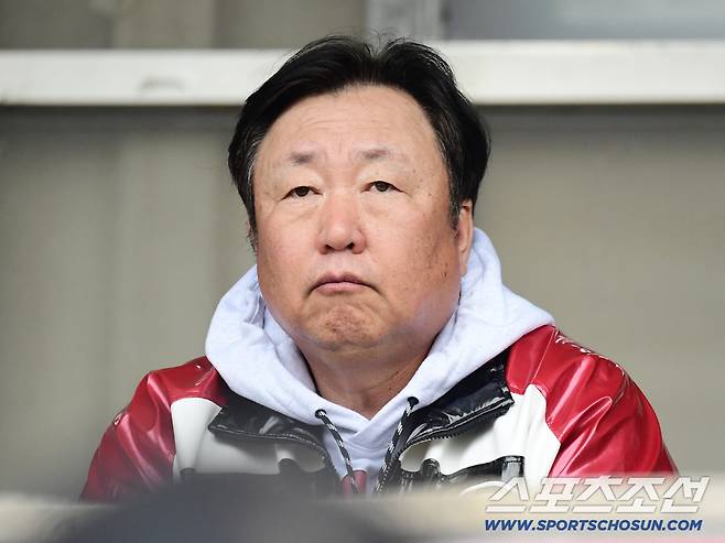 26일 잠실구장에서 열린 한화와 LG의 KS 1차전. 경기 지켜보는 LG 차명석 단장. 잠실=송정헌 기자songs@sportschosun.com/2025.10.26/