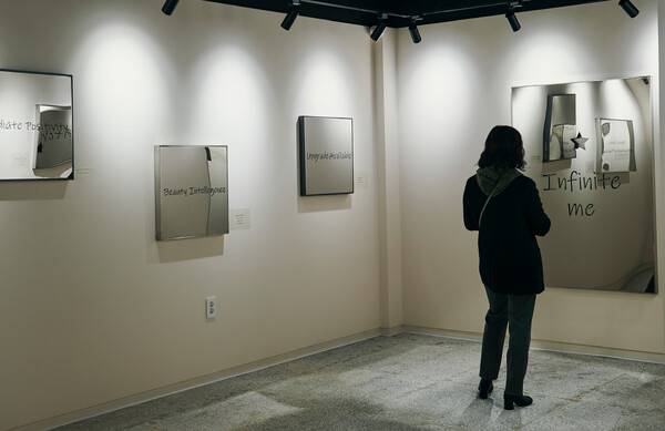 〈HYPER SELF〉전시중에서