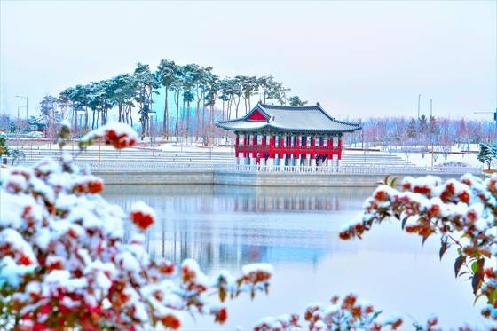 넷플릭스 더 '글로리'애 바둑공원으로 등장한 인천 청라호수공원. 사진 인천시설공단