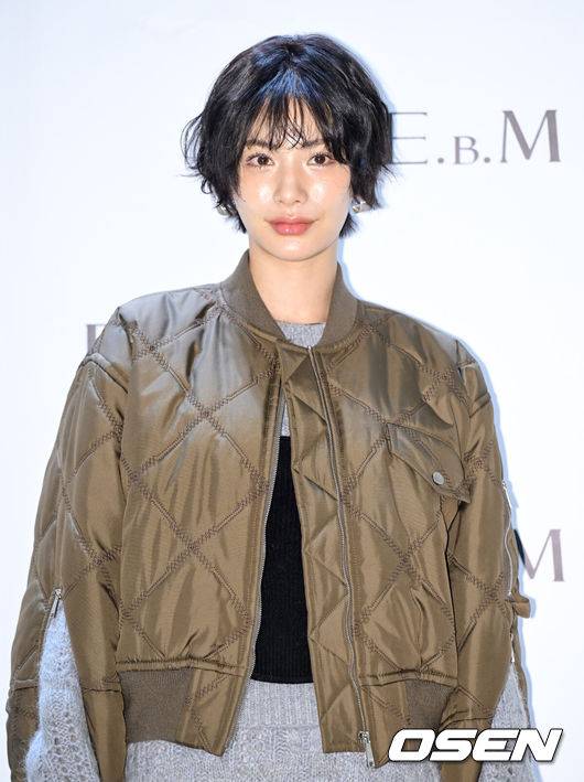 [OSEN=수원, 조은정 기자] 25일 스타필드 수원에서 'E.B.M(에디션바이미샤)' 오픈 기념 행사가 열렸다.이날 행사엔 배우 나나가 참석했다.나나가 포즈를 취하고 있다. 2025.10.25 /cej@osen.co.kr