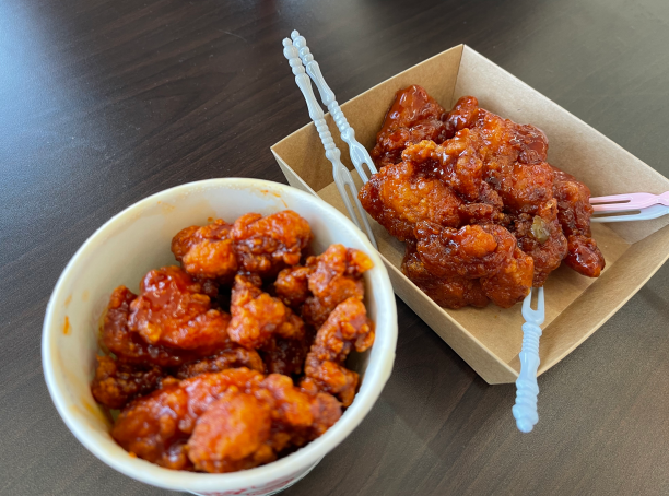 CU의 매콤달콤 컵 닭강정(왼쪽)과 GS25의 인천신포닭강정. 송이라 기자