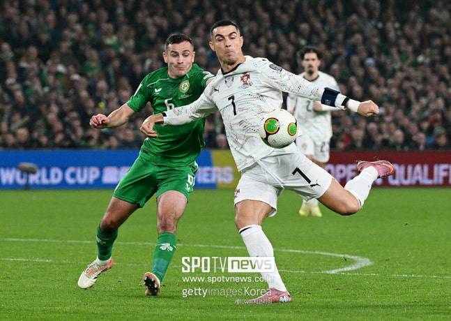 ▲ 호날두는 퇴장 이후 곧바로 대표팀 캠프를 떠난 것으로 알려졌다. 예선 마지막 경기는 이미 뛰지 못하지만, 그의 향후 운명이 결정되는 시점은 12월 초 개최될 FIFA 징계위원회 회의다. 이 회의에서 결정되는 징계 여부에 따라 호날두의 마지막 월드컵의 출발점이 완전히 달라지게 된다.