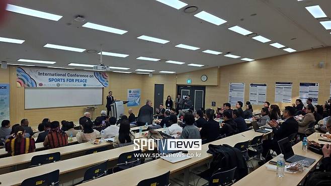 이번 학술대회에는 14개 국가의 학계 인사들이 참가했다.&nbsp;