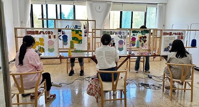 ▲ 경기문화재단 경기상상캠퍼스에서 운영하는 생활창작공방 운영 모습. /사진제공=경기문화재단