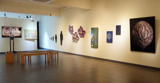 16일 진주 갤러리 현장에이라운드에서 '어른 김장하_담고, 닮다'展이 열리고 있다. 백지영기자