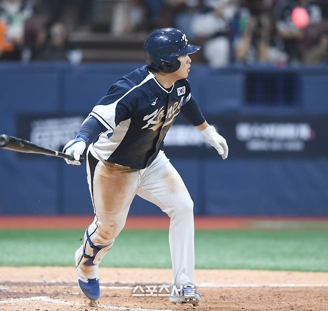 문현빈이 9일 서울 고척 스카이돔에서 열린 ‘2025 K-베이스볼 시리즈’ 체코와 2차전 경기 6회초 2사만루 2타점 좌전안타를 치고 있다. 고척 | 최승섭기자 thunder@sportsseoul.com