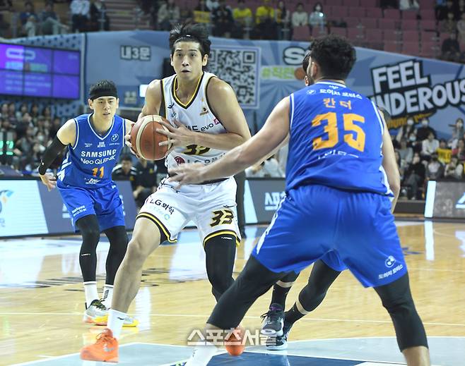 창원 LG 칼 타마요가 12일 서울 잠실실내체육관에서 열린 2025~2026 프로농구 서울 삼성과 경기에서 슛 기회를 엿보고 있다. 잠실 | 최승섭기자 thunder@sportsseoul.com