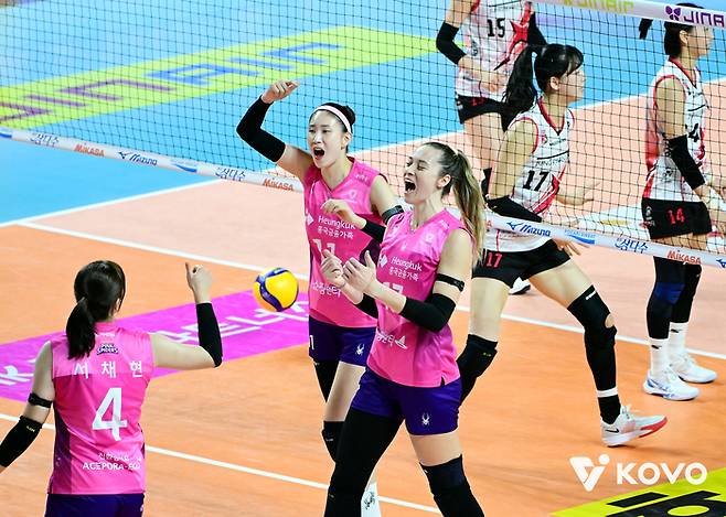 득점 후 환호하는 흥국생명 레베카. 제공 | 한국배구연맹