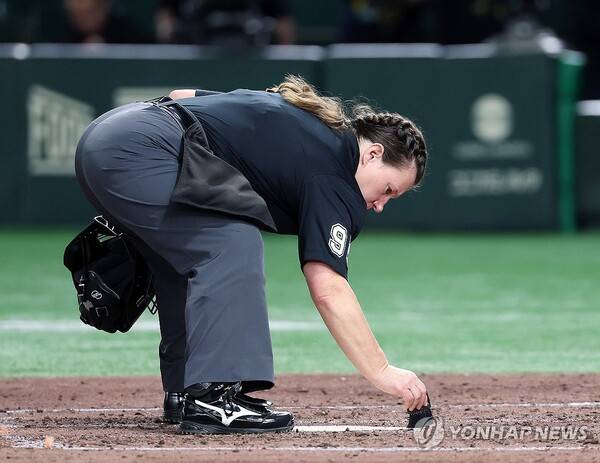 존 파월 주심. ⓒ연합뉴스